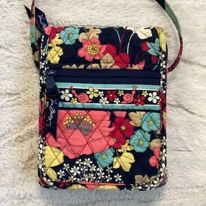 Vera Bradley Quilted Crossbody Bag Floral Print Zip Closure Small Purse